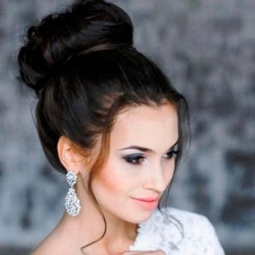 Прически с прямыми волосами. Женские стрижки на длинные прямые волосы 18 Прически с прямыми волосами. Женские стрижки на длинные прямые волосы 18