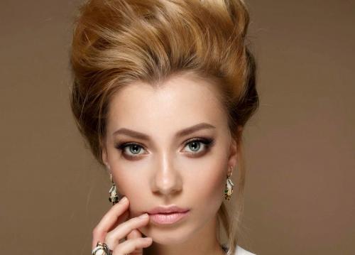 Прическа с прямыми волосами и начесом. Прически с начесом: словно 60-е вернулись!