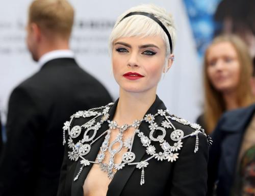 Прямая челка короткая. Кому подойдет короткая челка