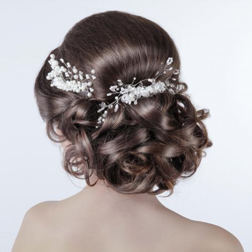 Прическа с прямыми волосами и начесом. Прически с начесом: словно 60-е вернулись!