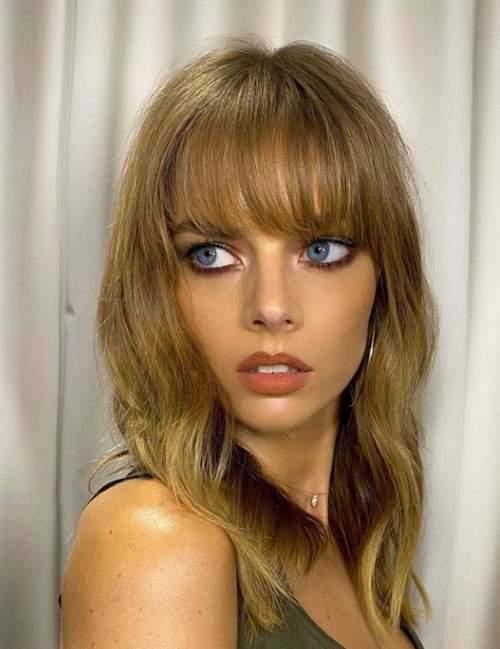 Прямая челка женская. Трендовый вид челки 2022 на прямые волосы