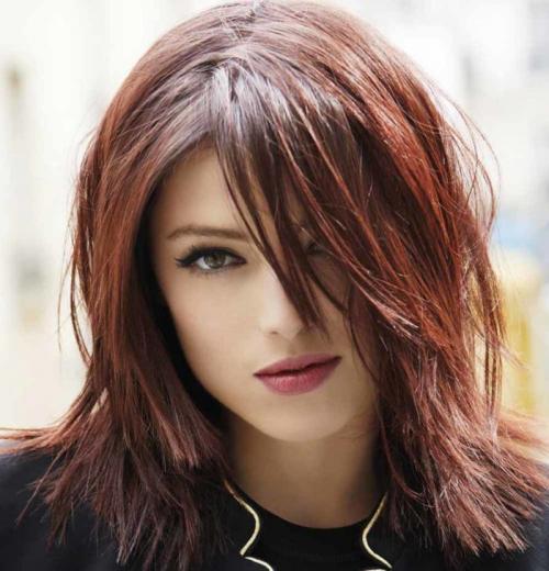 Стрижка на средние прямые волосы с челкой. Красивые и модные стрижки с челкой на средние волосы в 2022 году