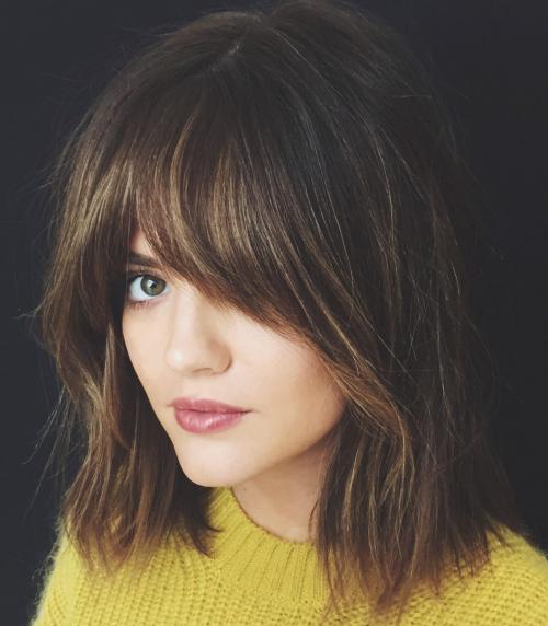 Стрижки на средние волосы с челкой 2022. Модные тенденции челок на средние волосы в 2022 году