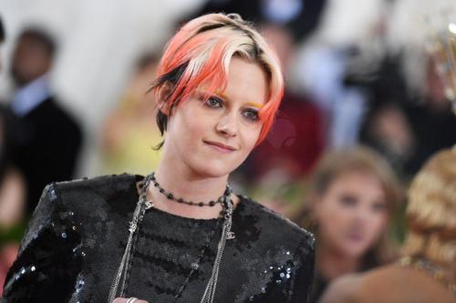 Французская челка-шторка. Челка по бокам, она же — челка шторка: 60 фото и 2 видео для вдохновения