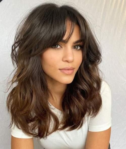 Челка шторка 2022 с актуальными стрижками: фото, тренды