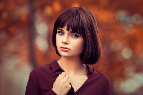 Прямая челка женская. Формы и виды челок: какие бывают, как выбрать по форме лица