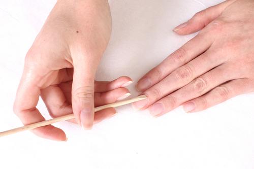Когда нужно наносить базу при наращивании ногтей. Как правильно наносить гель для наращивания ногтей?