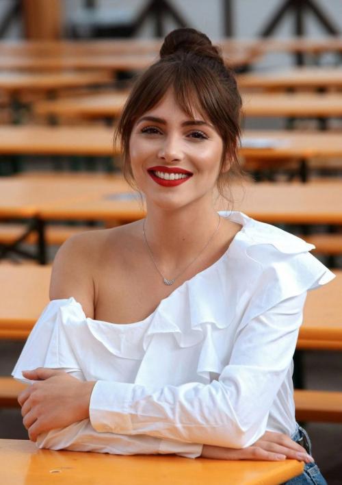 Как самой подстричь челку шторку. Челка шторка женская на (короткие, длинные, средние) волосы