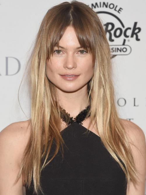 Рваная челка с удлинением по бокам. Это то что вам нужно!