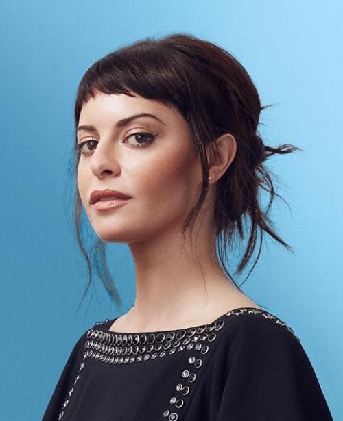 Прямая и ровная челка. Кому идет прямая  челка? 01