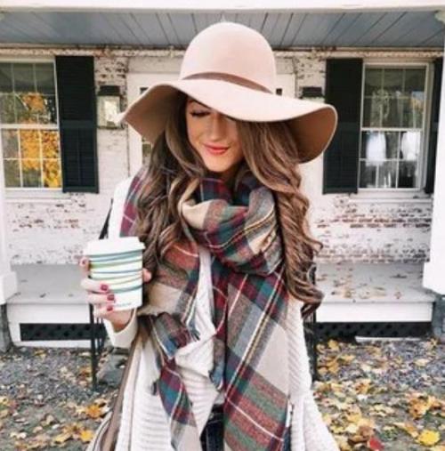 5 моделей шапок для женщин 40+. 8 лучших зимних головных уборов для женщин 40+