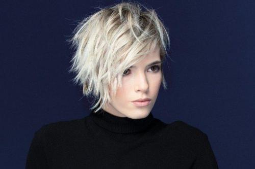 Стрижки на средние волосы с челкой без укладки. Женские стрижки, не требующие укладки: виды, названия и фото