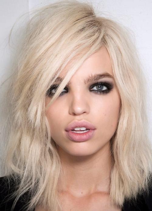 Стрижки на средние волосы с челкой без укладки. Стрижки на средние волосы без укладки