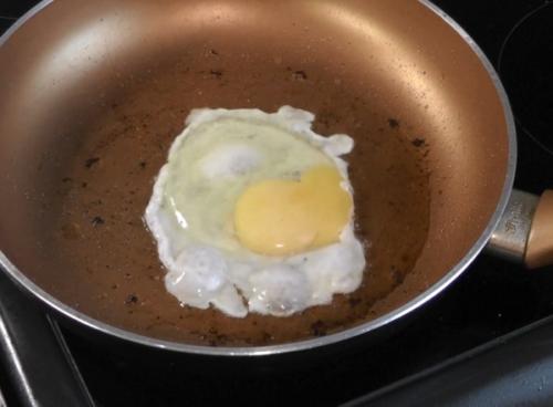 Клаб-сэндвич с говядиной. Клаб сэндвич с беконом из мраморной говядины и яйцом