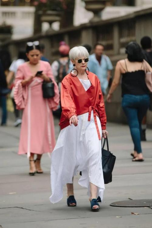 Что одеть на свадьбу женщине 50 лет. Как одеться невесте после 50 17 Что одеть на свадьбу женщине 50 лет. Как одеться невесте после 50 17