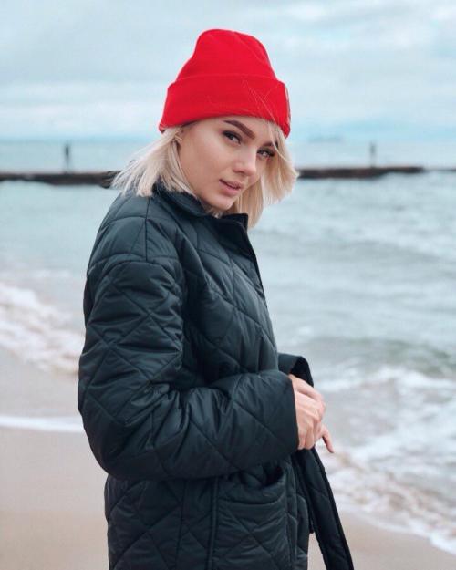 Что носить с пальто на голове. Подбор шапки к различным моделям женских пальто