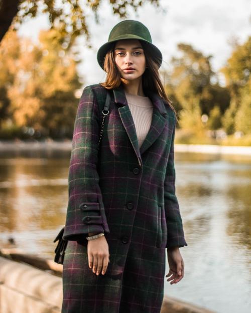 Что носить с пальто на голове. Подбор шапки к различным моделям женских пальто