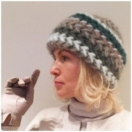 Головные уборы для женщин после 60 лет. Вязаные шапки для женщин 60 — 65 лет фото