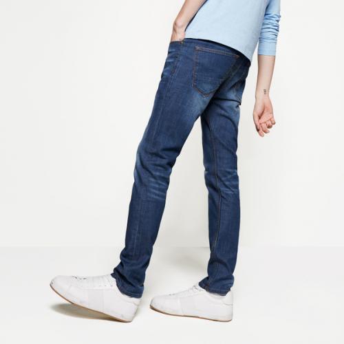 Как выглядят мужские джинсы с резинкой внизу на разных фигурах. Существующие варианты джинсов для высоких мужчин, стильные сочетания