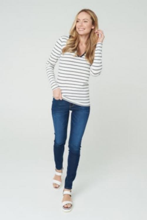 Все фасоны женских джинсов: от классики до модных трендов 01 Все фасоны женских джинсов: от классики до модных трендов 01