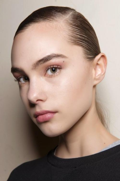 Какие тени подходят к зеленым глазам и русым волосам. Как сделать эффектный макияж обладательнице зеленых глаз и русых волос?