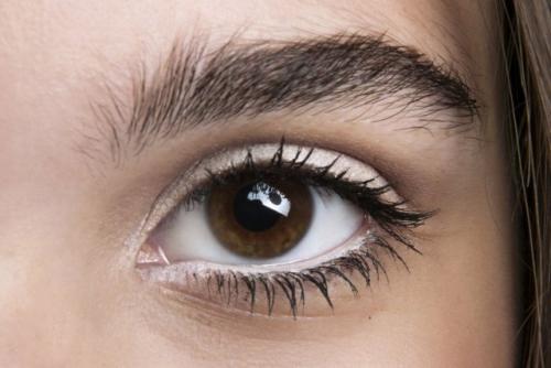 Макияж для увеличения глаз пошагово. Открытый взгляд: как с помощью макияжа сделать глаза больше?