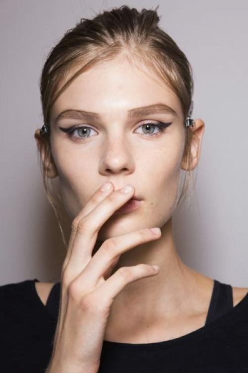 Макияж для увеличения глаз пошагово. Открытый взгляд: как с помощью макияжа сделать глаза больше?