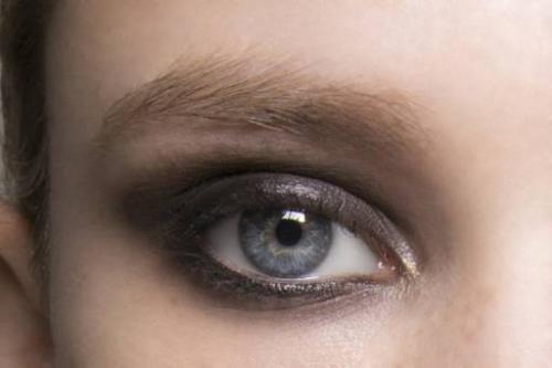 Макияж для увеличения глаз пошагово. Открытый взгляд: как с помощью макияжа сделать глаза больше?