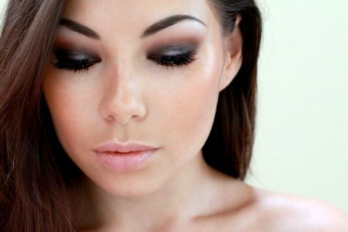 Белые тени могут визуально увеличить глаза. Основные техники макияжа для увеличения глаз 04 Белые тени могут визуально увеличить глаза. Основные техники макияжа для увеличения глаз 04