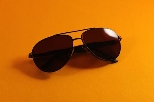 Какие очки наиболее удобны для ношения. Топ 5 самых популярных брендов солнцезащитных очков: