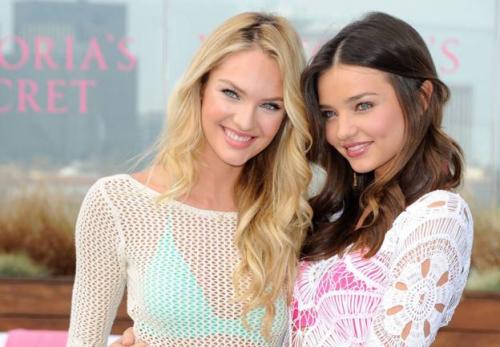 Макияж для голубых глаз блондинок. Макияж для голубых глаз