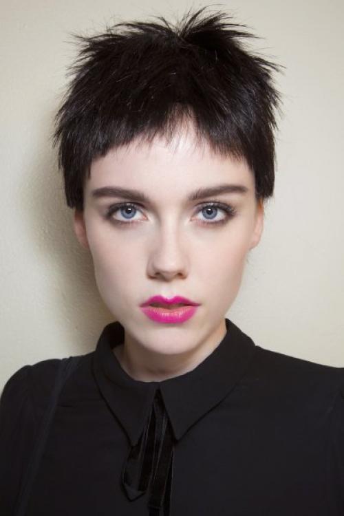 Макияж для голубых глаз брюнеток. Макияж для девушек с голубыми глазами и темными волосами