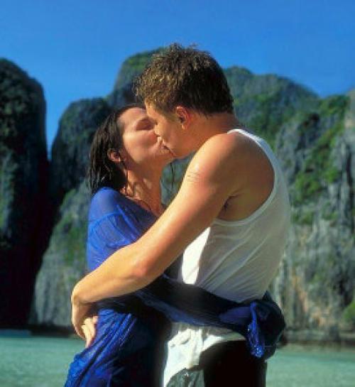 Что делать на свидании с девушкой. Прикасайся к ней с самого начала