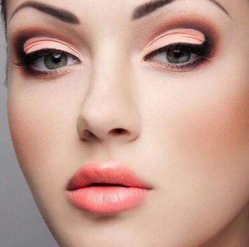 Как сделать белый макияж глаз. Светлый макияж — советы по выбору идей и видео инструкция, как правильно сделать макияж в светлых тонах (105 фото)