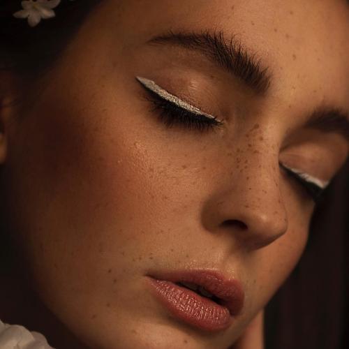 Как сделать белый макияж глаз. Светлый макияж — советы по выбору идей и видео инструкция, как правильно сделать макияж в светлых тонах (105 фото) 39