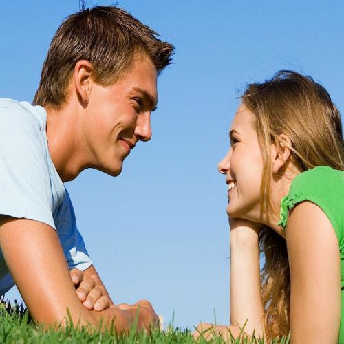 Признаки симпатии на первом свидании. Признаки проявления симпатии у парней