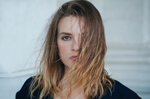 Стильная прическа как у Ким Кардашьян: подбор продуктов и инструментов 08