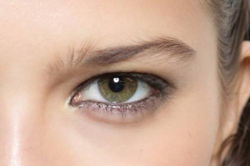 Как визуально увеличить глаза. Макияж для нависшего века и увеличения глаз