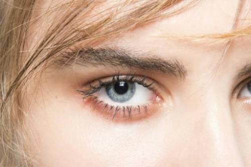 Как визуально увеличить глаза. Макияж для нависшего века и увеличения глаз