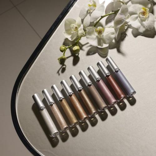 Перламутровый хайлайтер. Блестящее решение: бьюти-средства с перламутровым эффектом