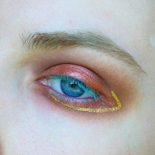 Желтые тени кому идут. Макияж с желтыми тенями: идеи и техники