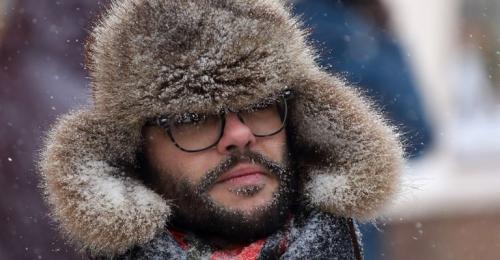 Как правильно носить головной убор, чтобы он не портил прическу. Как не испортить прическу под шапкой мужчине: действенные способы