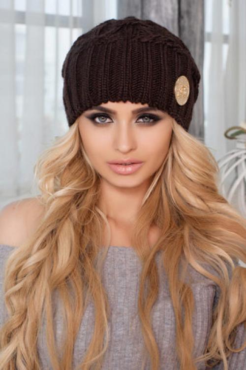 Какие материалы наиболее предпочтительны для головных уборов для женщин старше 40 лет. Популярные цвета