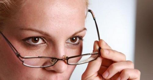 Как выбрать оправу для очков женщине 50 лет. Секреты правильного выбора очков