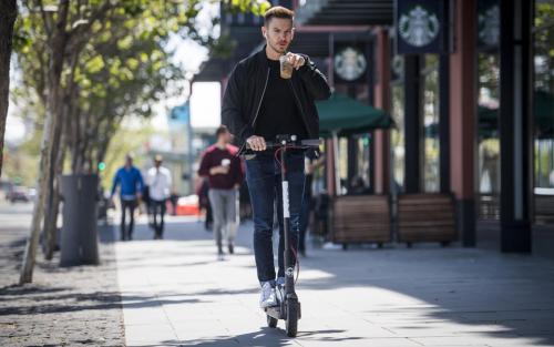 Езда на самокате без прав. Допустимая мощность электросамоката для езды без прав, правила передвижения на электросамокате