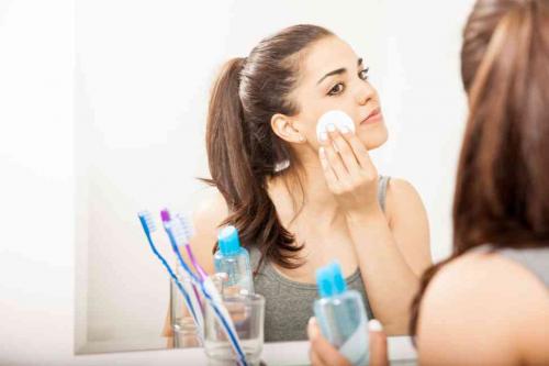 Надо ли смывать тоник. Как правильно наносить тоник на лицо