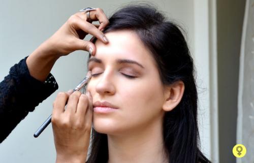 Белые тени для глаз: современный тренд в макияже 04