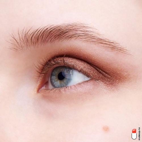 Какие прически и макияжные техники лучше всего сочетать с белыми тени для глаз. Тени для светлых глаз