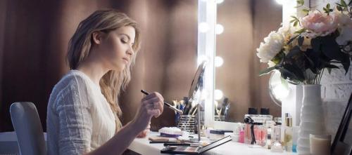 Какие цвета и текстуры белых теней для глаз существуют