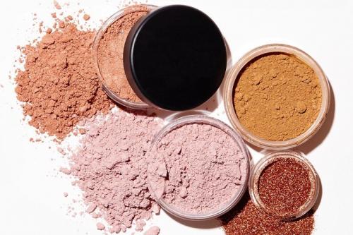 Можно ли беременным краситься косметикой. Декоративная косметика при беременности: что использовать, а что нет